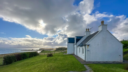 Rannikul asuv kohalik Šoti mägismaal paiknev maja - Šotimaa loodusmatk