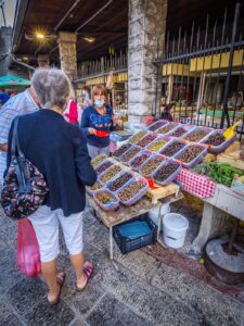 Montenegro reis ja loodusmatk - Kotor turg