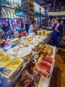 Montenegro reis ja loodusmatk - Kotor turg