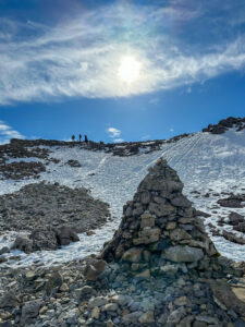 Lume- ja udumajaks Ben Nevise matkateel. Šotimaa loodusmatk - Põhja-Šoti mägismaa reis, aprill 2025