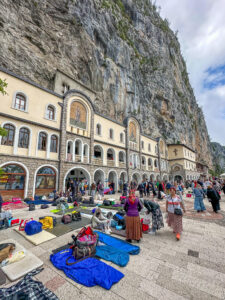 Montenegro reis ja loodusmatk - Ostrogi klooster