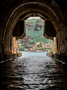 Montenegro reis ja loodusmatk - Kotori laht allveelaeva tunnel