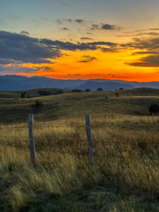 Teel Durmitori rahvusparki - päikeseloojang - Montenegro reis ja loodusmatk - sept'25