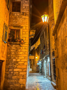 Kotori vanalinn - pesupäev - Montenegro reis ja loodusmatk