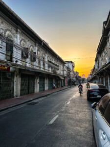 Kirde-Tai rännak, Bangkok