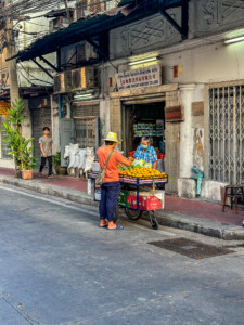 Kirde-Tai rännak, Bangkok