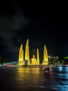 Kirde-Tai rännak, Bangkok