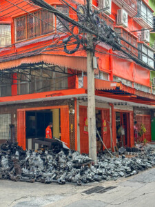 Kirde-Tai rännak, Bangkok
