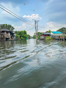 Kirde-Tai rännak, Bangkok