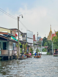 Kirde-Tai rännak, Bangkok