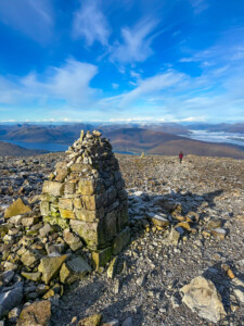 Eestlased Ben Nevise tippu jõudmas. Šotimaa loodusmatk - Põhja-Šoti mägismaa reis, september 2024
